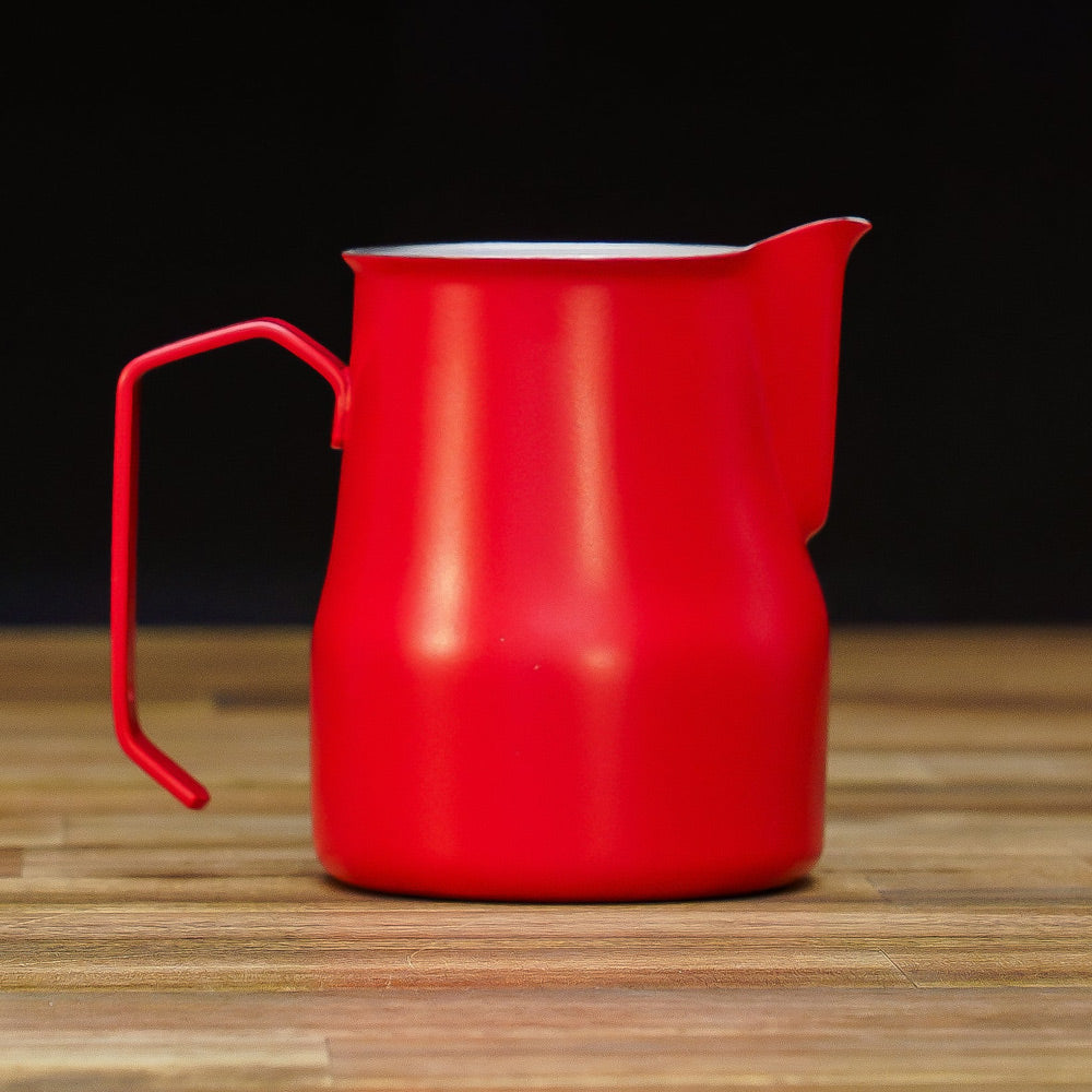 motta 750ml milk jug red on table